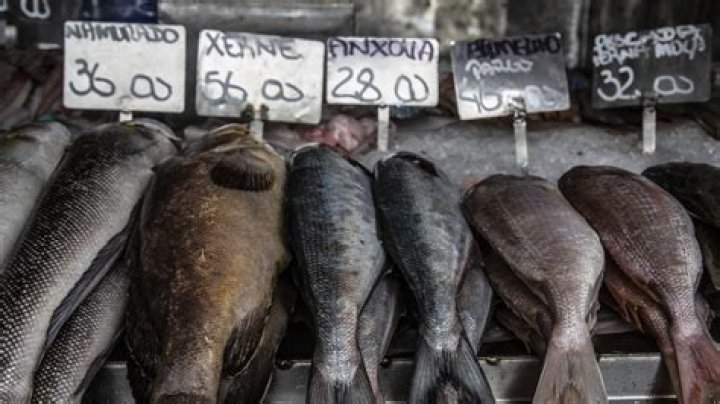 How Tony Robbins Almost Died By Eating Fish