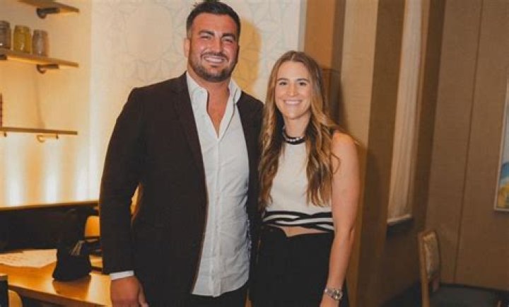 Hroniss Grasu - Bio, Net Worth, Salary, Dating, Girlfriend, Parents, Family, Nationality, Age, Height, Wiki, Trade, Facts, Career, Contract, NFL Draft