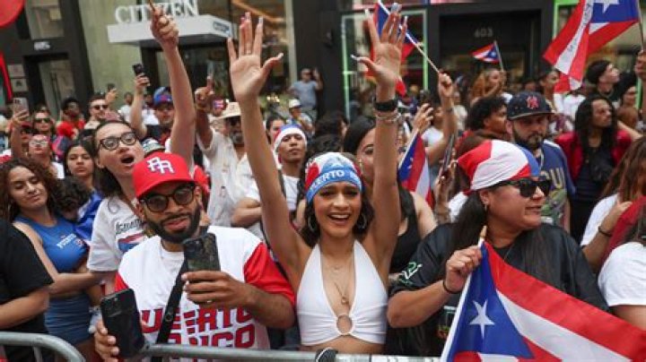 Hundreds celebrate 43rd Puerto Rican People's Day Parade in Humboldt Park