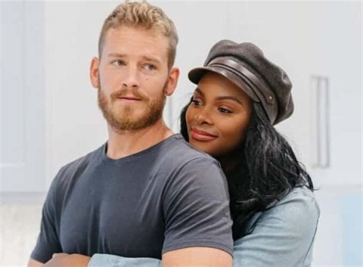 Inanna Sarkis Bio, Age, Family, Height, Boyfriend, Daughter, Net Worth