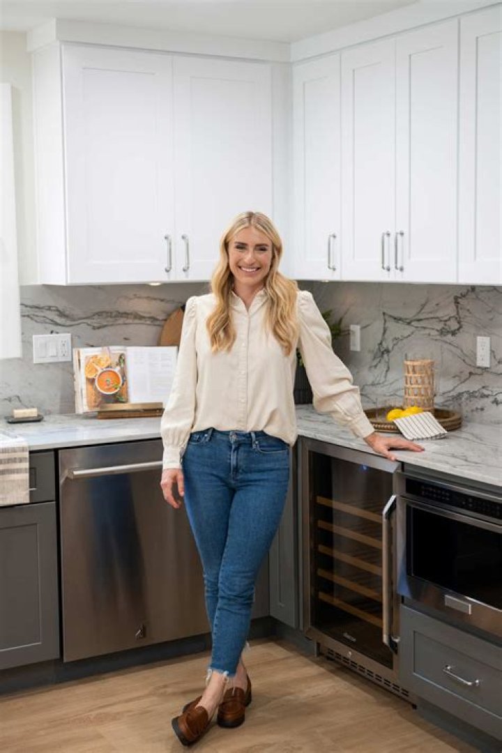 Is Jasmine Roth Pregnant In 2022? Meet Jewish-Germanic Host Of 'Help! I Wrecked My House' Host