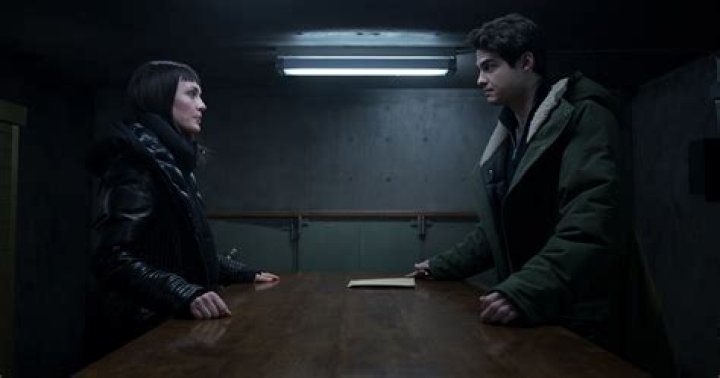 Is Max Dead? 'The Recruit's' Noah Centineo and Laura Haddock Weigh in