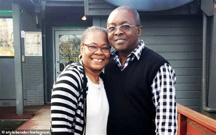 Israel Adesanya Parents: Meet Oluwafemi And Taiwo - How Many Brother And Sister Does He Have?