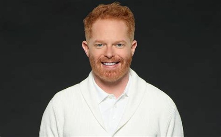 Jesse Tyler Ferguson Bio, Age, Husband, Modern Family, Take Me Out, Broadway, Tony, Hearing Aid