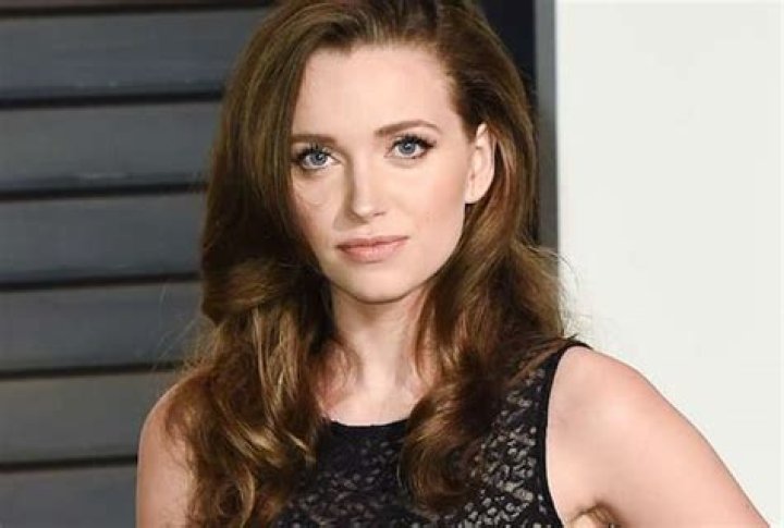 Jordan Hewson Bio, (Bono’s Daughter), Age, Height, Family, Boyfriend, Net Worth