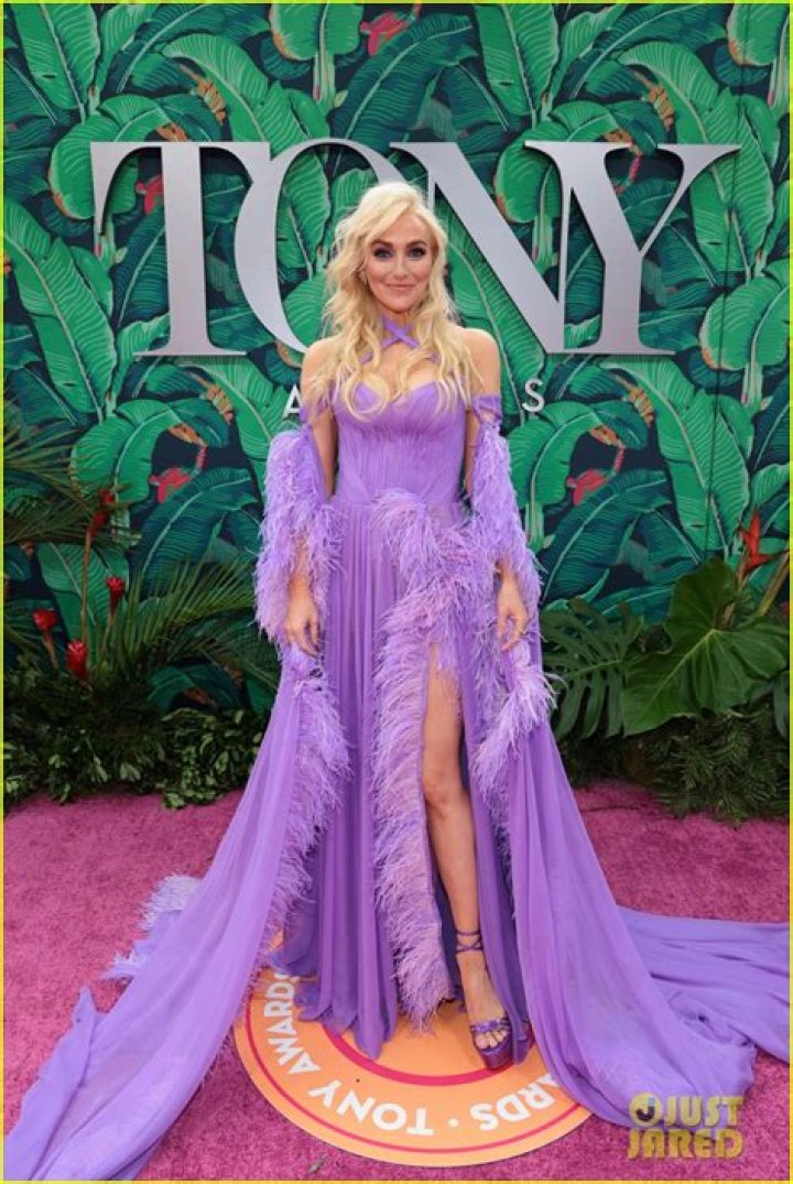 ‘& Juliet’ Stars Lorna Courtney & Betsy Wolfe Look Stunning on Tony Awards 2023 Red Carpet! | 2023 Tony Awards, And Juliet, Betsy Wolfe, Lorna Courtney, Tony Awards | Just Jared: Celebrity News and Gossip