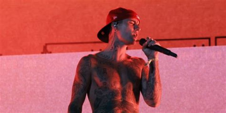 Justin Bieber Makes a Shirtless Surprise Appearance During Daniel Caesar’s Coachella 2022 Performance