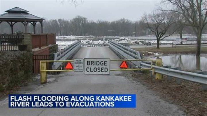Kankakee River flooding in Wilmington, IL forces evacuations as Chicago weather warms, rain falls; Flash Flood Warning in effect