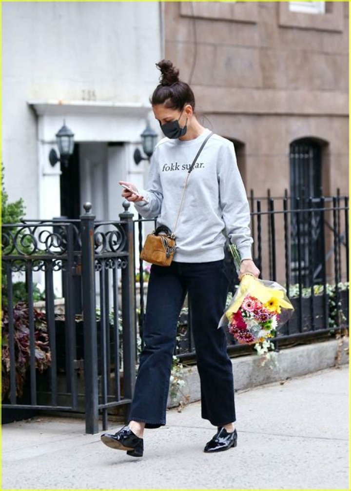 Katie Holmes Picks Up Flowers During a Casual Solo Outing