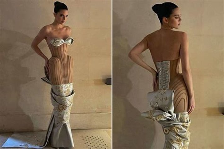 Kendall Jenner stuns in Mars Attack Halloween costume as star shows off her figure in tight dress
