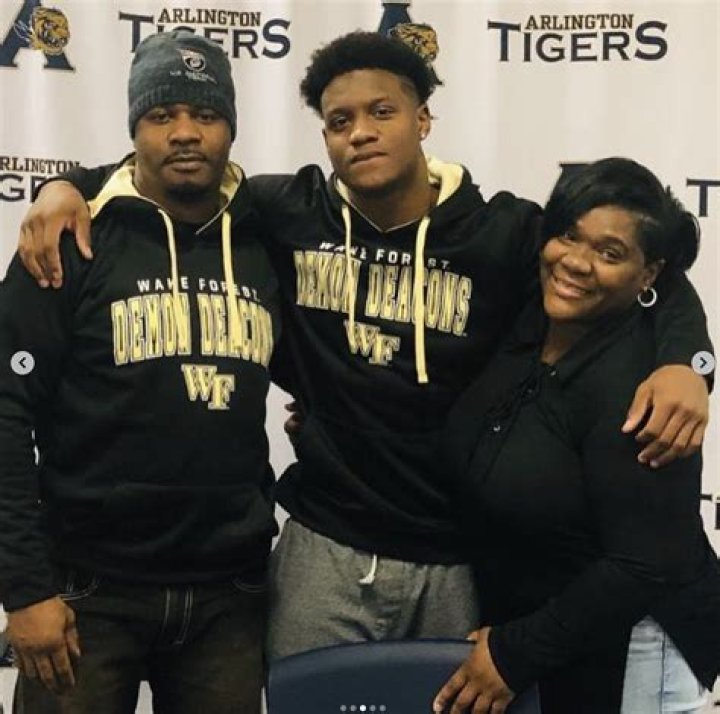 Kenneth Walker III Girlfriend 2022: Who Is The NFL Draft Running Back Dating? His Instagram Explored