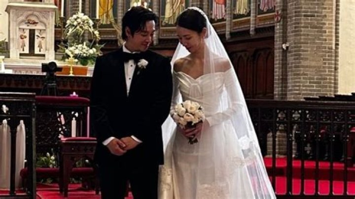 Lee Dong Wook Wife: Is He Single Or Married? Family And Net Worth