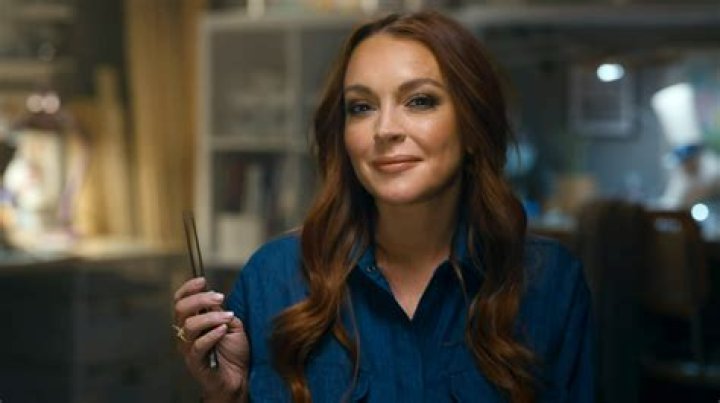 Lindsay Lohan’s Super Bowl 2022 Commercial for Planet Fitness Also Features Lots More Stars – Watch Now!