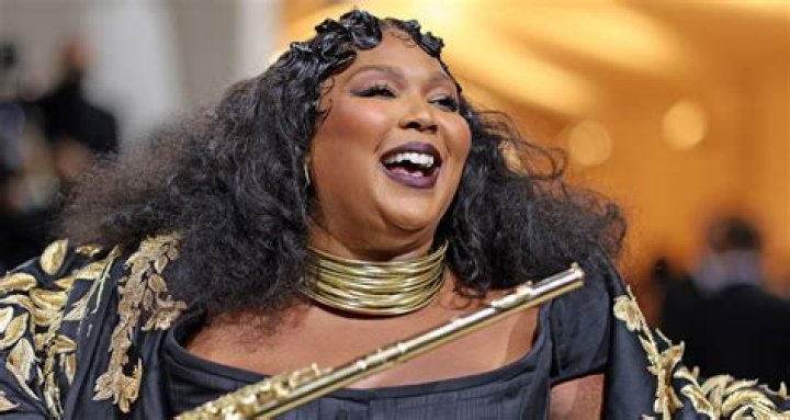 Lizzo Releases Brand New Song Titled ‘Grrrls’ – Read the Lyrics & Listen Now!