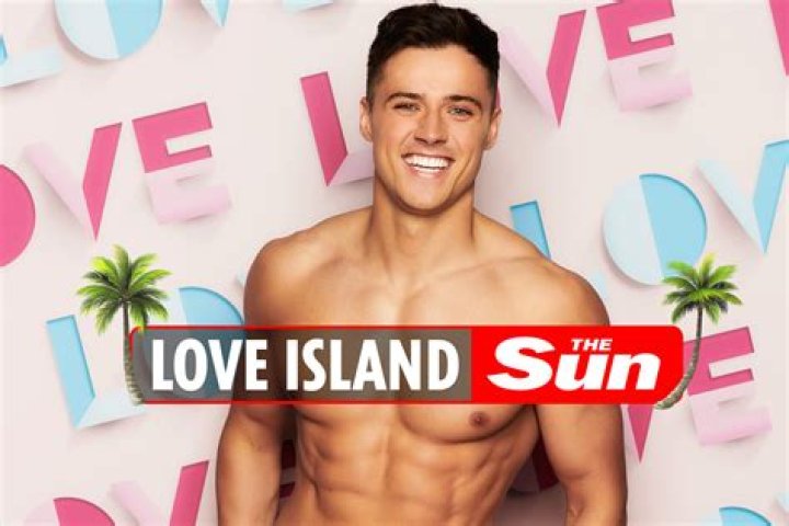 Love Island 2021: Brad McClelland wins the hearts of former Islanders