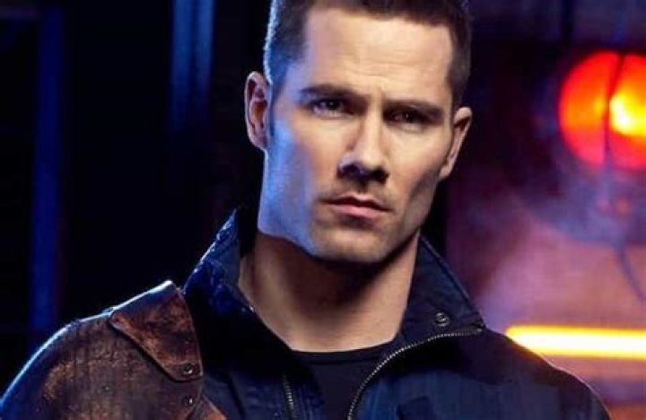 Luke Macfarlane Bio, Movies, Age, Family, Partner, Gay, Height, Net Worth
