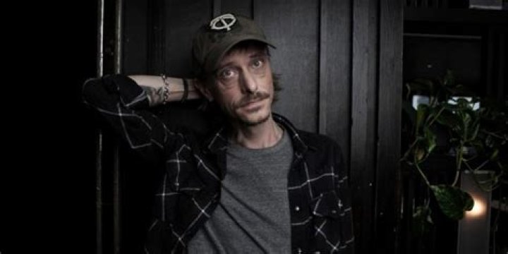 Mackenzie Crook (aka Gareth Keenan in “The Office”) Wiki Bio, net worth