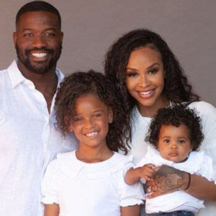 MASIKA KALYSHA POSES IN SWEET PHOTOS WITH HUSBAND AND KIDS