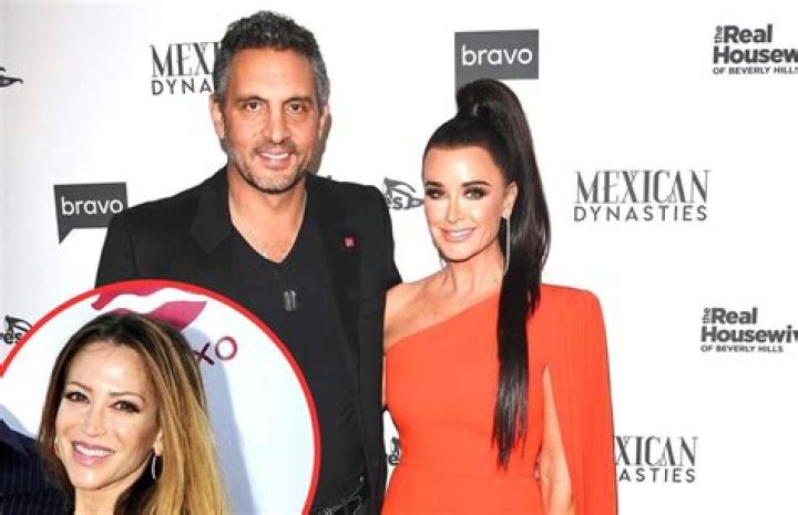 Mauricio Umansky Sparks Romance Rumors With Leslie Bega
