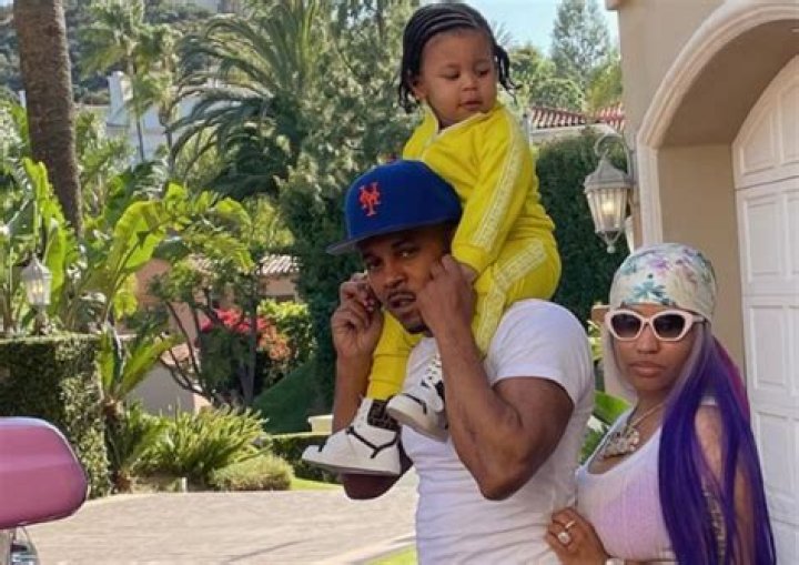 NICKI MINAJ GETS NO LOVE FROM SON 'PAPA BEAR'