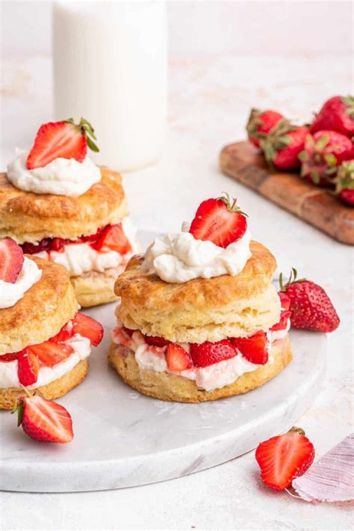 No-Fuss, Vegan Strawberry Shortcake Recipe