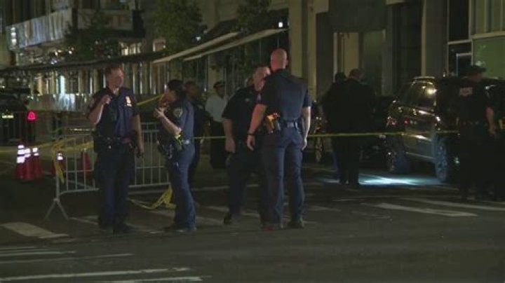 NYC shootout breaks out between robbery suspects, police