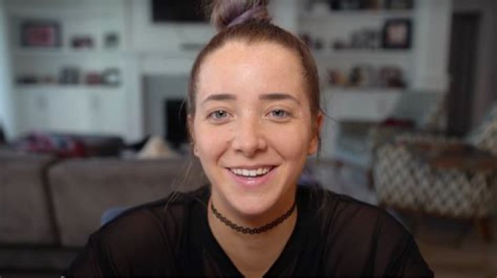 One year after leaving YouTube, Jenna Marbles deletes her Instagram and Twitter accounts.