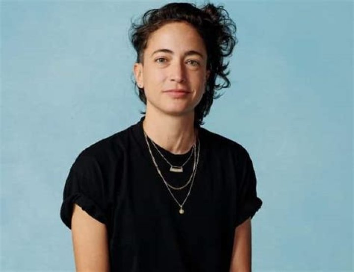 Paola Ramos (journalist), Bio, Vice, MSNBC, Age, Family, Partner, Net Worth, Salary