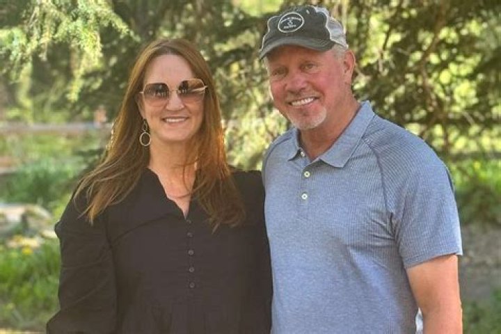 Pioneer Woman star Ree Drummond says husband Ladd broke neck in scary crash & will wear brace to daughter Alex’s wedding