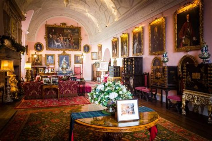 Queen Mother: Inside royal's 'cosy' ancestral home - Glamis Castle