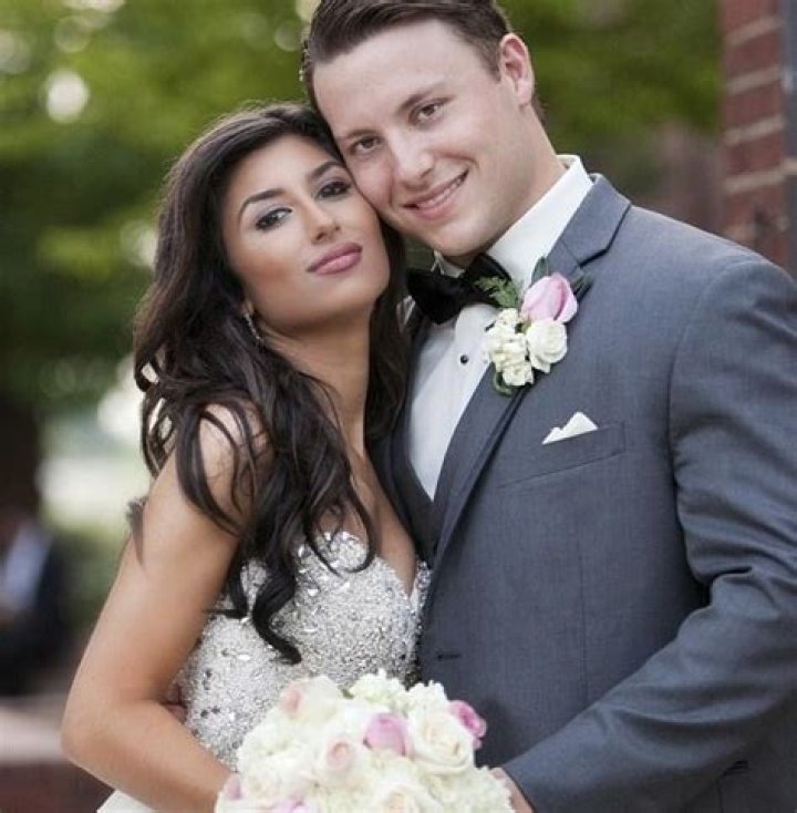 Qvc Courtney Khondabi Husband, How Old Is The QVC Host? Married Life And Wedding Photos Of The Reporter