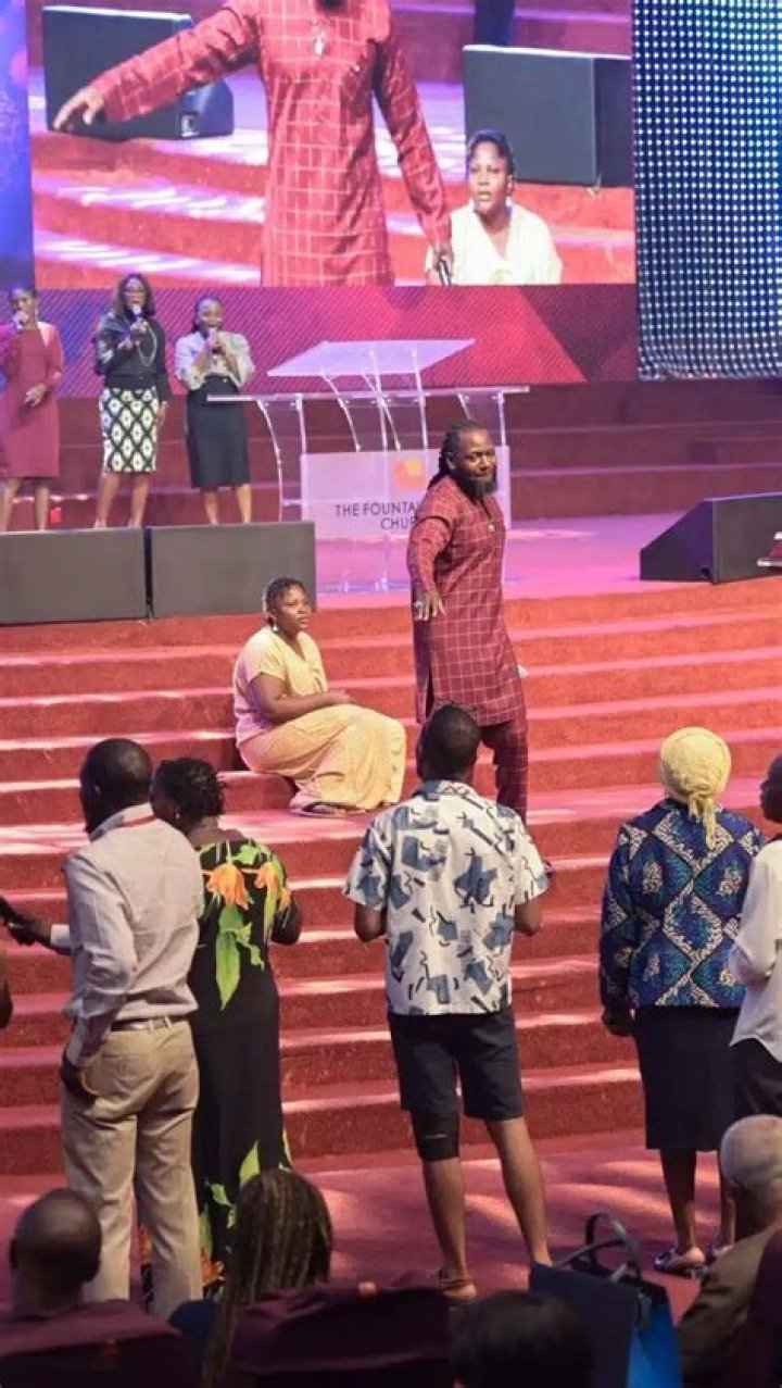 Reactions As Pastor Jimmy Odukoya Raises N9.2M To Help Church Members During Service