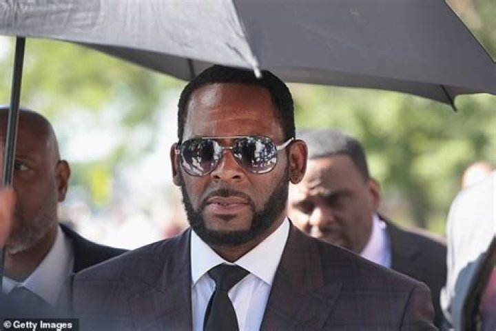 Retired prison officer faces FBI probe for allegedly leaking private information about R. Kelly