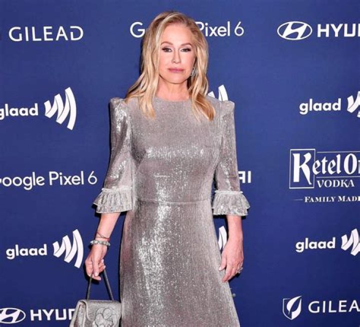 'RHOBH' Kathy Hilton Shares & Deletes Cryptic 'Tea' Posts