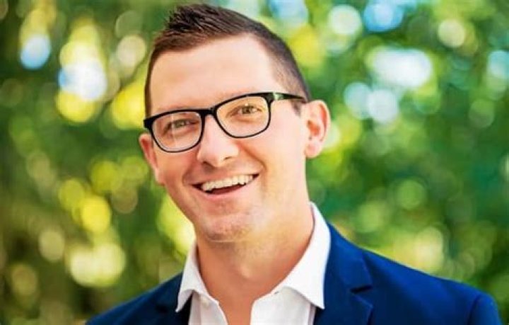 Richard Curtis Bio, Age, Family, Fox 29, Wife, Height, Salary, Net Worth