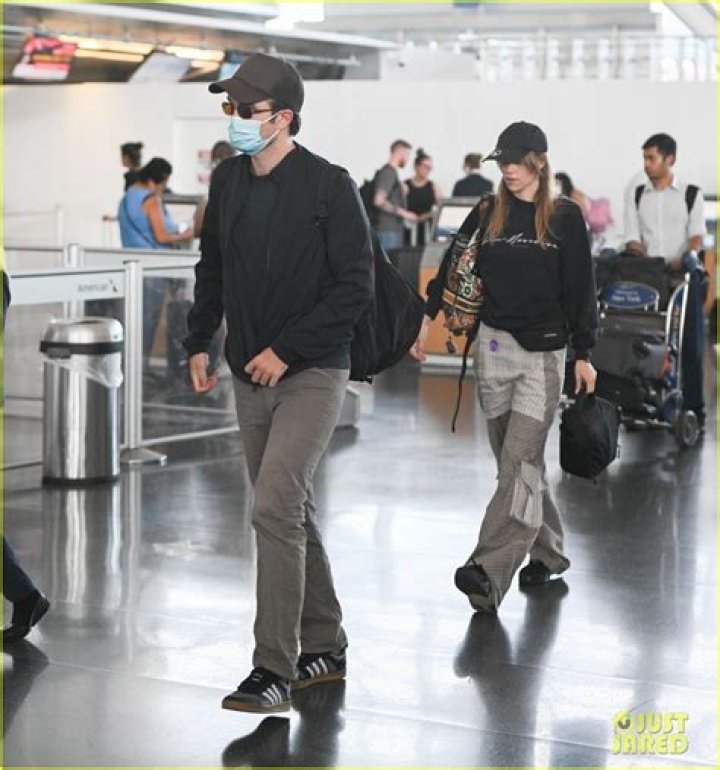 Robert Pattinson & Suki Waterhouse Arrive at JFK Airport for Flight Out of NYC