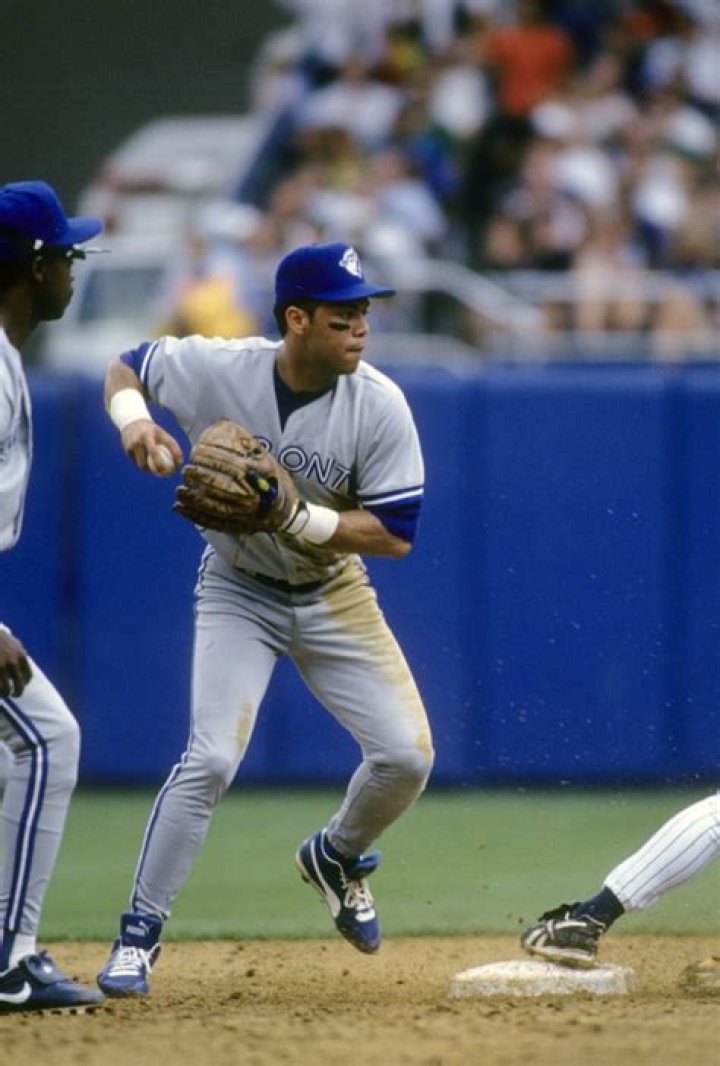Roberto Alomar banned by MLB over sexual misconduct claim after woman filed workplace complaint against Blue Jays star