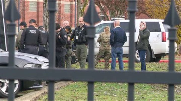 Romeoville, IL news: Armed man barricaded inside Fifth Third Bank at 275 Weber Road, police say; road closures lifted