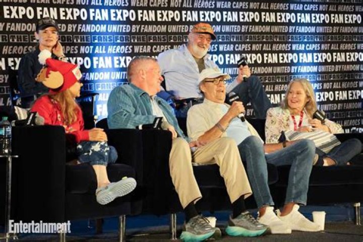 Rose family reunion! Schitt's Creek cast reunites at Primetime Emmy Awards for funny presentation