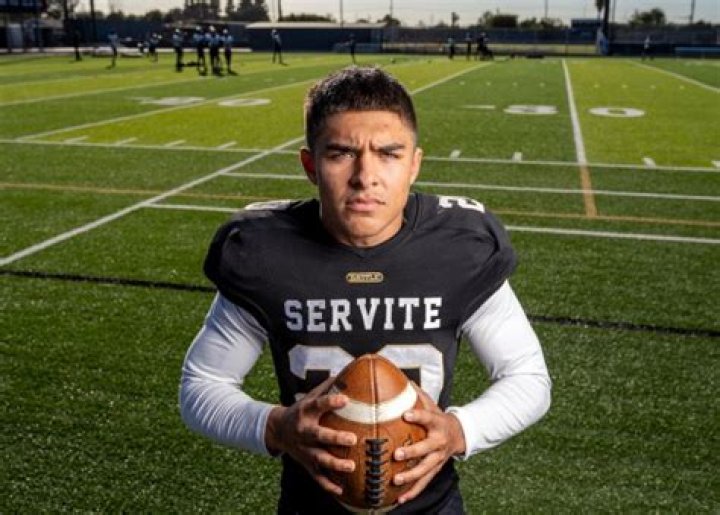 Running back Houston Thomas emerges as key weapon for Servite football