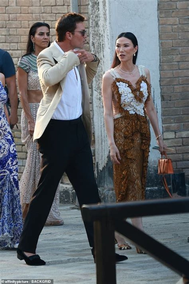 Rupert Murdoch's ex-wife Wendi Deng goes jogging in St Barts after spending time with mystery man