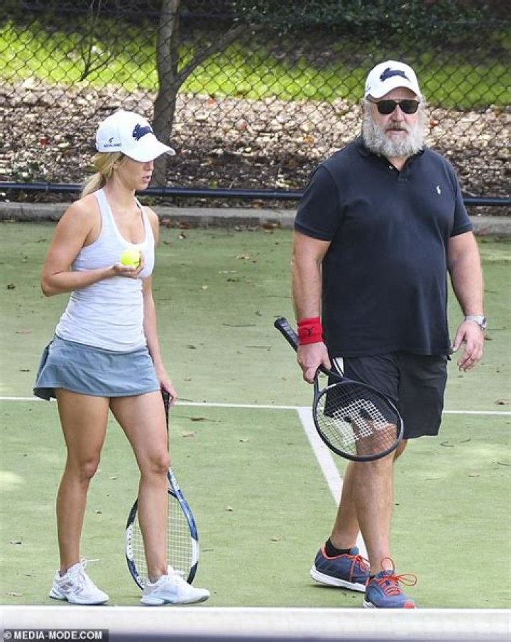 Russell Crowe and girlfriend Britney Theriot hit the tennis court in Sydney