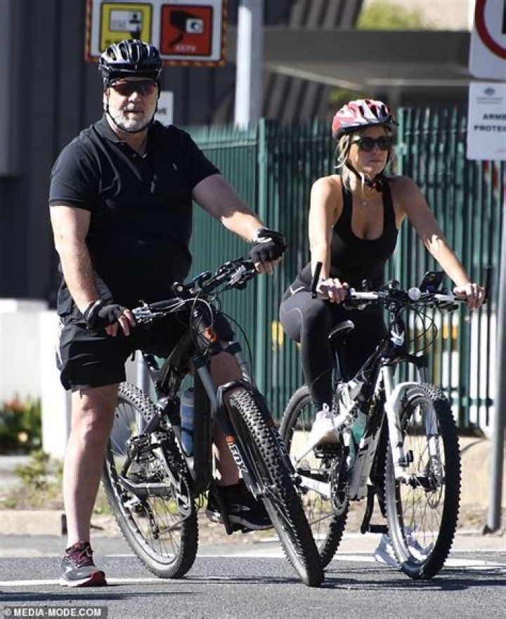 Russell Crowe and his girlfriend Britney Theriot enjoy a bike ride
