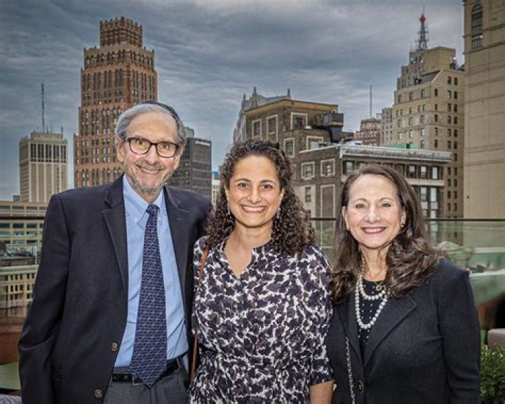 Who Are Her Parents Margo And Douglas Woll? Samantha Woll Family And Sister Monica