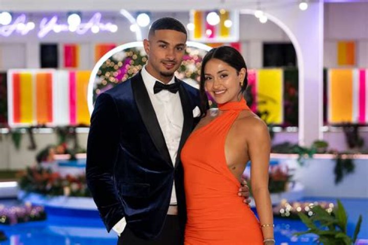 Shannon Singh ‘has a boyfriend outside Love Island and that’s why she’s swerving kissing game’ claim fans in new theory