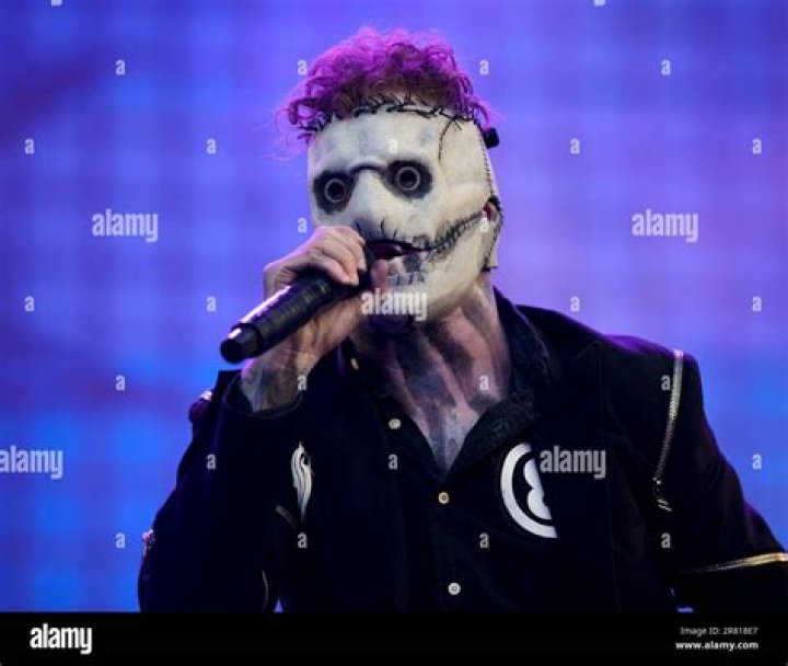 Slipknot Singer Drags Machine Gun Kelly