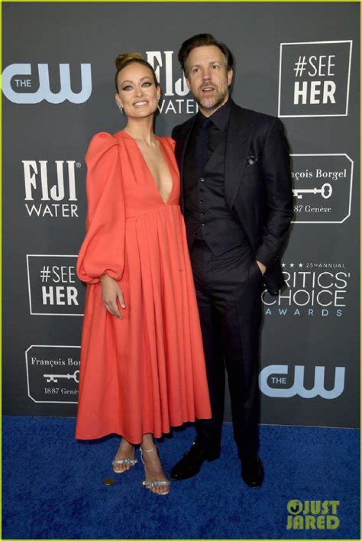 Source Speaks Out On Jason Sudeikis & Olivia Wilde Envelope Mystery During CinemaCon