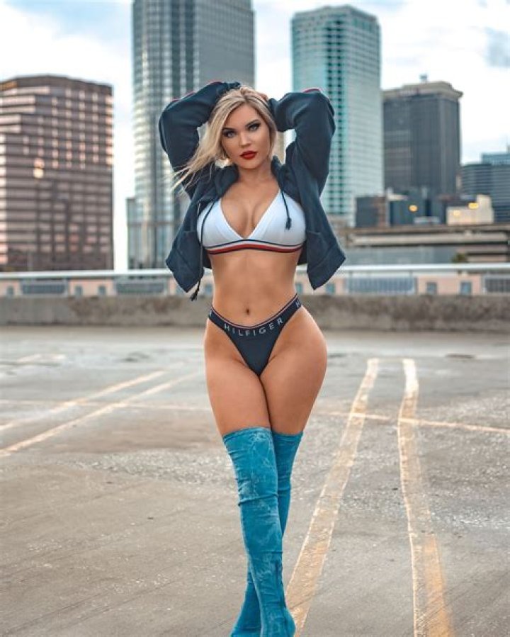 Star Instagram model claims Twitter banned her ‘for being too hot’