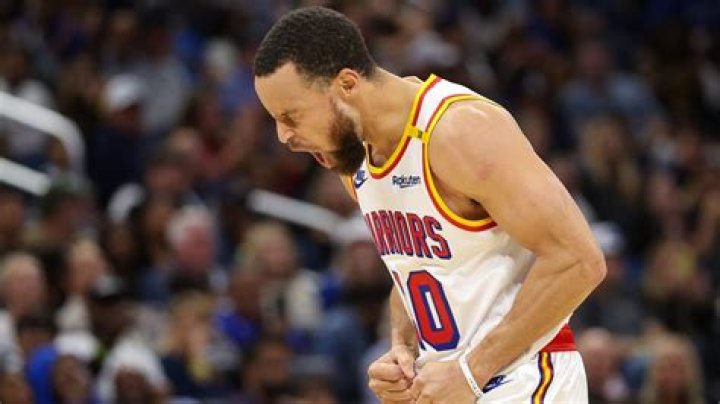 STEPH CURRY MADE SURE GARFIELD ELEMENTARY HAD NEW LIBRARY TO START THE SCHOOL YEAR
