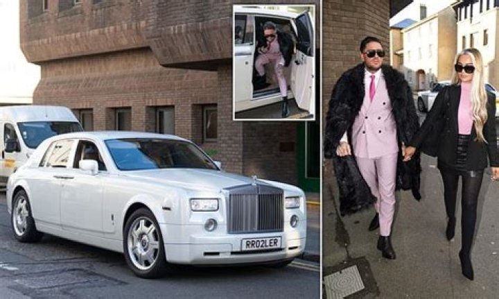 Stephen Bear arrives at court in white Rolls Royce and pink suit ahead of trial